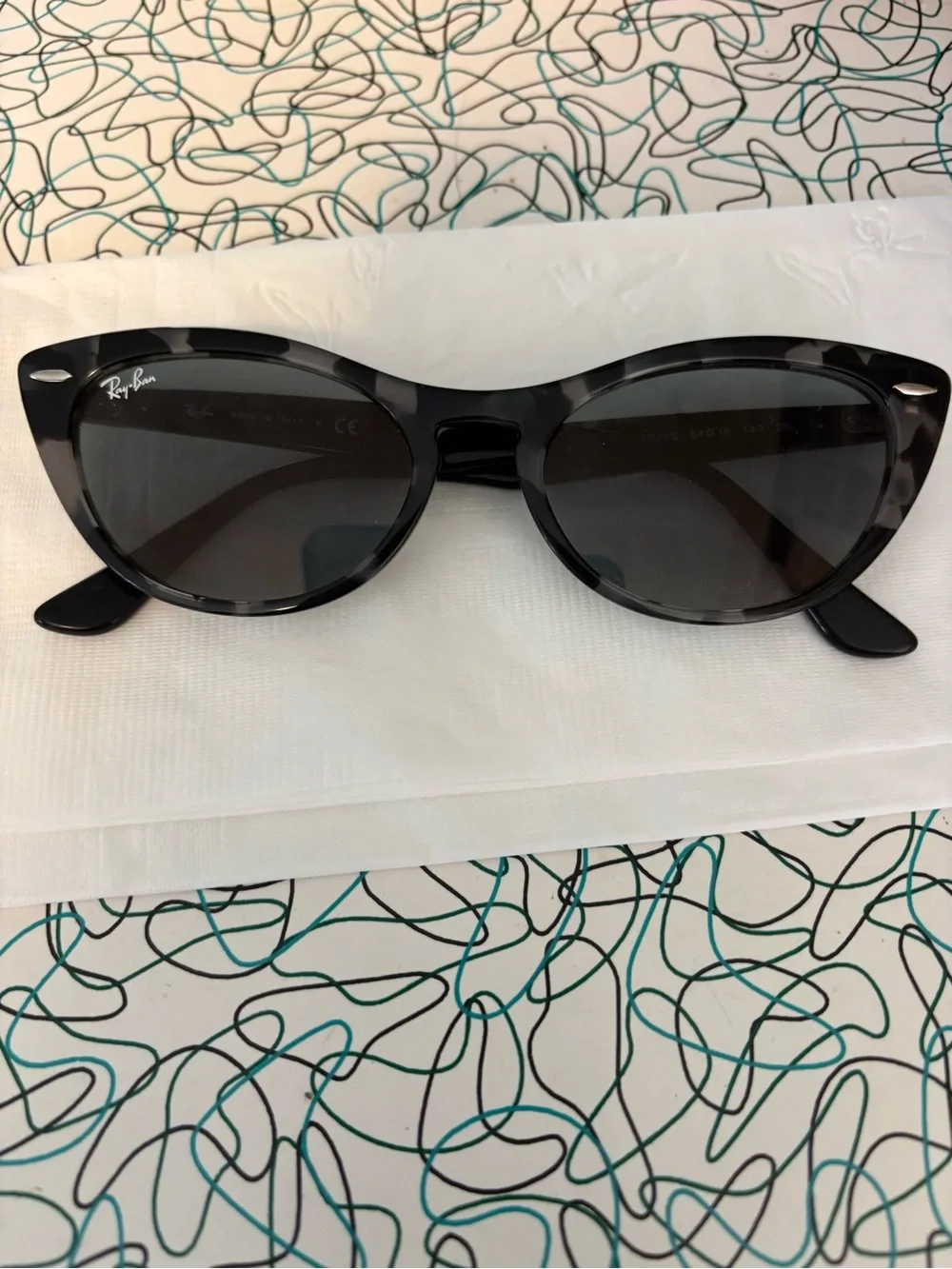 Ray-Ban Black Tortoiseshell Cat-Eye Sunglasses